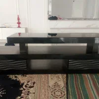 میز زیر تلویزیون