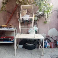 چهار پایه سالم با میز