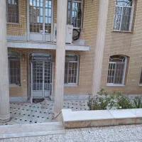 منزل-مسکونی-زیر-همکف-2-خوابه-حیاط-دار