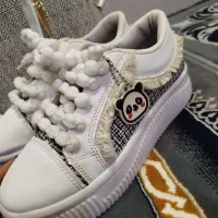 یه جفت کفش با یه کیف با کفشا ست