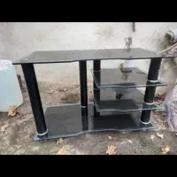 میز شیشه زیر تلویزیون