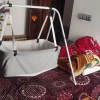 گهواره کودک در حد نو