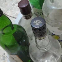 تعدادی شیشه|ظروف نگهدارنده، پلاستیکی، یکبارمصرف|لاهیجان, شهرک سلمان فارسی|دیوار