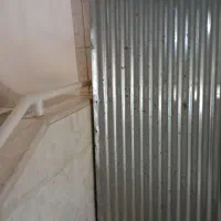 پلیت تمیز و تخت فلزی کودکانه