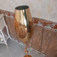 گلدان شیشه یی بزرگ