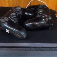 PS4 همراه دو دسته