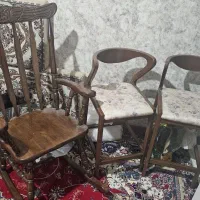 دو صندلی اشپز خانه و صندلی راک