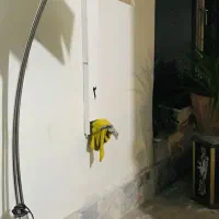 آباژور ایستاده