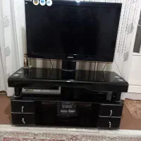 فروش یک عدد تلویزیون به همراه میز