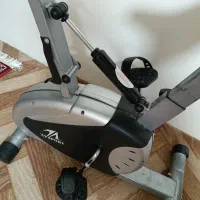 یک دستگاه دوچرخه ثابت