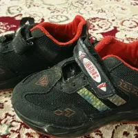 کتونی مشکی قرمز