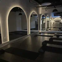 آینه باشگاه و سالن زیبایی