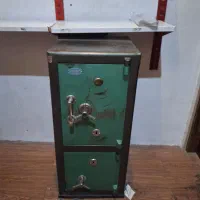 تعدادی ویترین ای دی اف با یه گاو صندوق 2 طبقه|بوفه، ویترین، کنسول|فردیس, نسترن غربی|دیوار