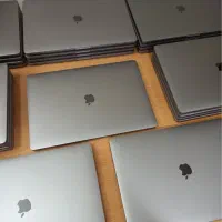 مک بوک پرو i9 رم 32 و 2 ترا با 8 گیگ گرافیک تخصصی