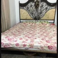 تخت و اینه و کنسول