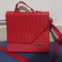 کیف قرمز رنگ