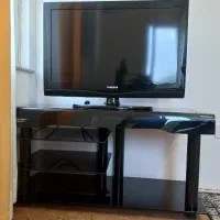 تلوزیون سامسونگ به همراه میز