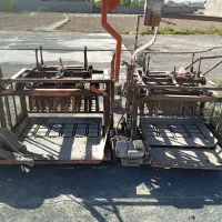 کارگر بلوک زن وارد کار