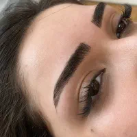 مدل برای شیدینگ لب فیبروز ابرو