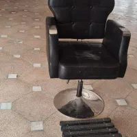 صندلی آرایشگاه همراه زیر پایی|آرایشگاه و سالن‌های زیبایی|همدان, |دیوار