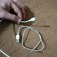 کابل شارژر سفیدرنگ معمولی وساده