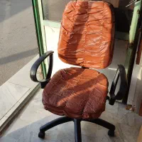 صندلی چرخ دار چرم