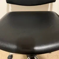 صندلی در کاملا نو فقط سه ماه استفاده شده