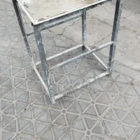 چهارپایه فلزی