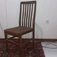 تعداد هشت عدد صندلی