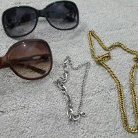 دو عدد عینک و زنجیر
