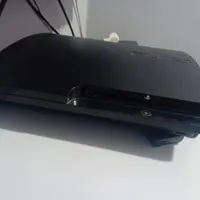 دستگاه ps3 و دارای دو دسته
