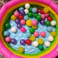 استخر توپ بازی