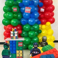 ریسه بادکنک دیواری و تم کامل لگو و ماکت کیک و میز