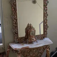 آینه ساعت و میز