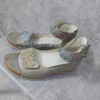کفش صندل و چرم اصل زنانه سایز ۳۸ ۳۹
