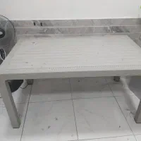 میز پلاستیکی فشرده