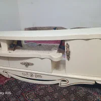 میز زیر تلویزیون