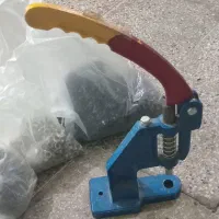 دستگاه دکمه زنی