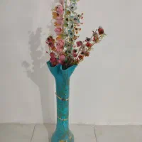 گلدان همراه با گل