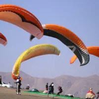 آموزش خلبانی پاراگلایدر و سقوط آزاد در اصفهان