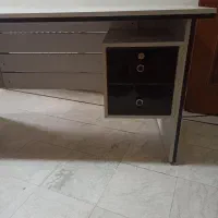 میز اداری وکامپیوتر