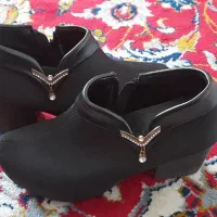 کفش زنانه و کت تک مخمل مردانه