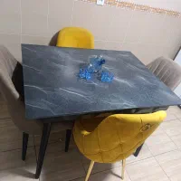 میز نهار خوری در حد نو