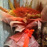 گل ژیپسوفیلا با تزئین گل پامپاس گراس