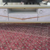 زیر تلویزیون و اینه کنسول