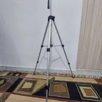 سه پایه دوربین فیلم برداری نو به همراه کیف مخصوص