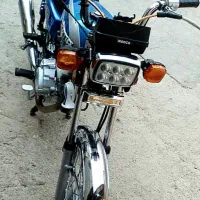 یک دستگاه موتور سیکلت هندا 125