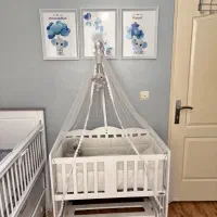 تخت کنار تخت مادر