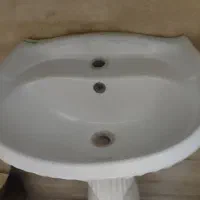 یک عدد روشوی وشیر آب