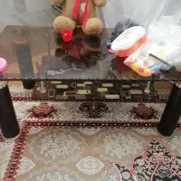 میز شیشه ای، جلو مبلی